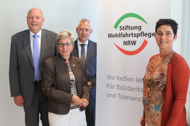 Foto der 200. Stiftungsratssitzung auf dem prägende Personen zu sehen sind