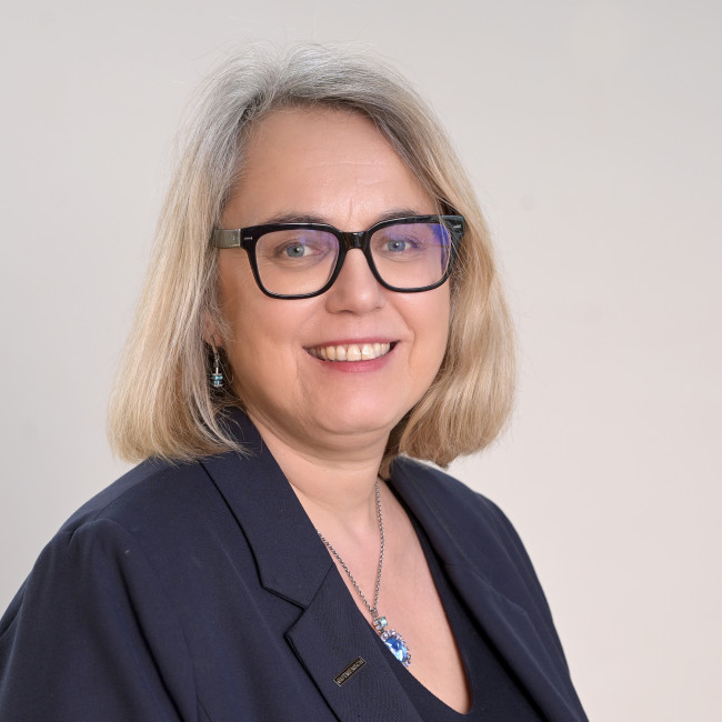 Frau Anja Butschkau